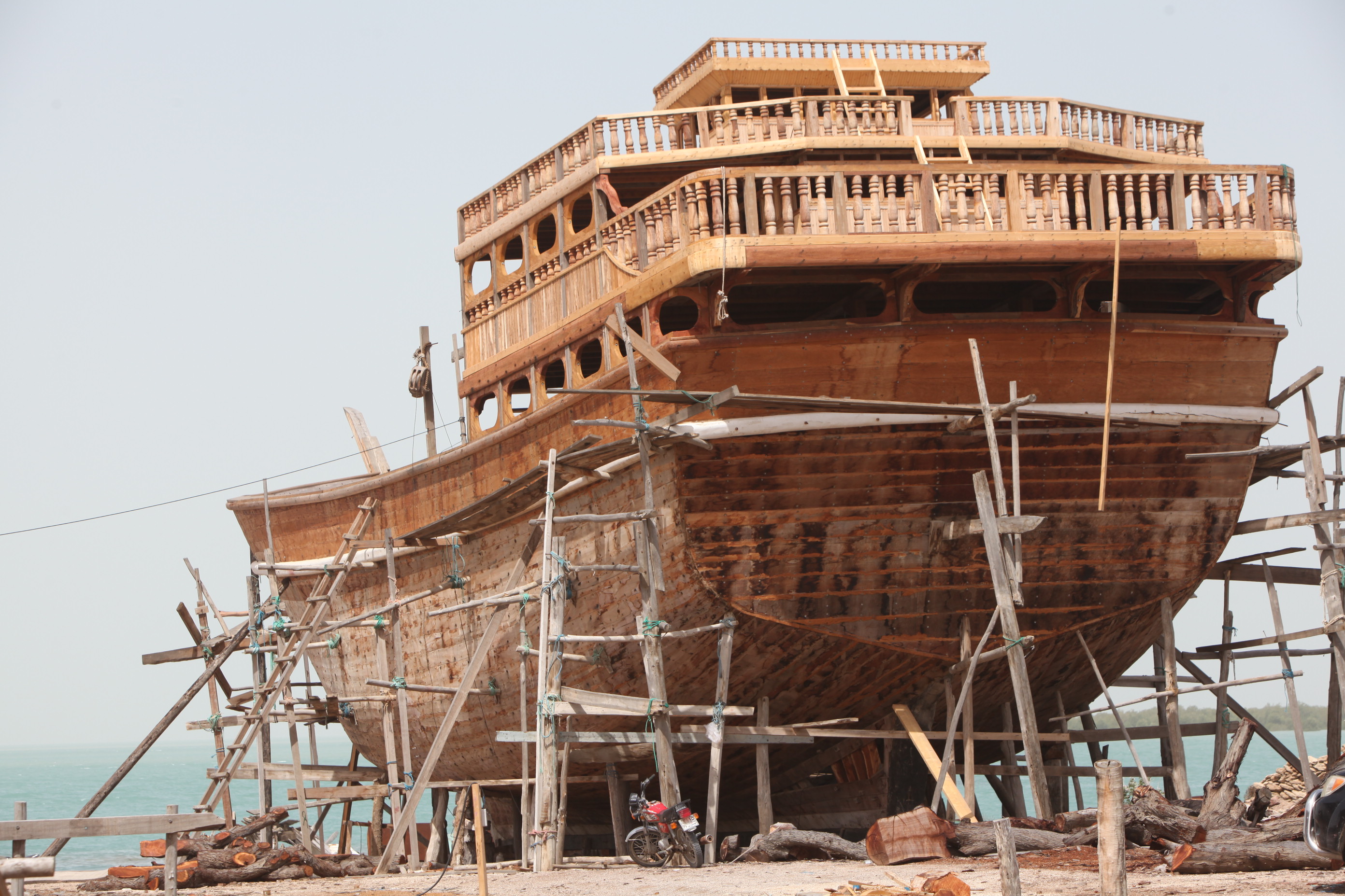 島内には、木造船の造船所が立地しています。木造船の製造・操舵の技術は、UNESCOの無形文化遺産に指定されています。